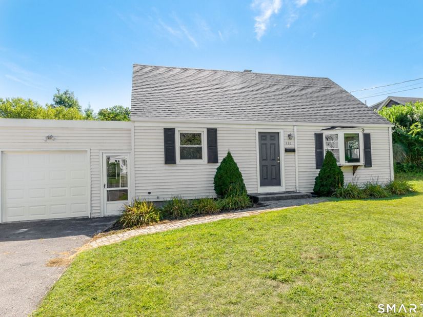 438 High Street, Fairfield CT 06824