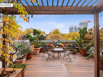 471 West 22nd Street