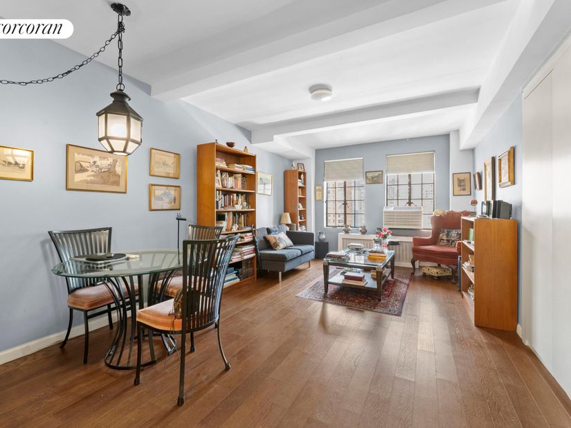 320 East 42nd Street 2207, New York NY 10017