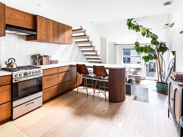 211 Thompson Street PH6E, New York NY 10012