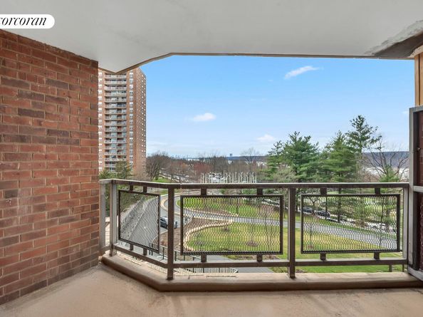 5900 Arlington Avenue 5R, Bronx NY 10471