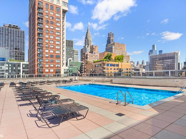 300 East 40th Street 16K, New York NY 10016