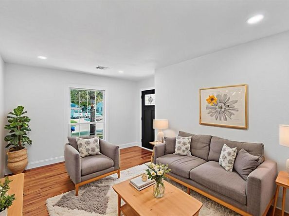 1105  Ryan Avenue , Carrollton Texas 75006