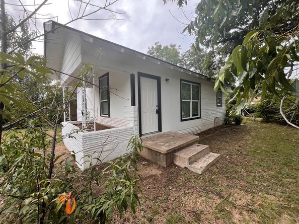 1466 E Myrtle Street , Fort Worth Texas 76104