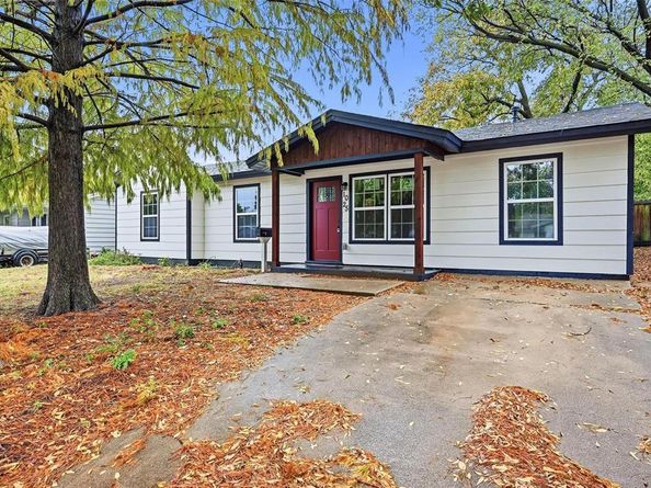 1025  Harris Drive , Euless Texas 76039