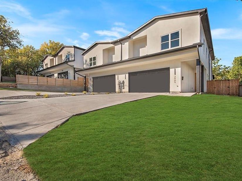 2005  Hearne Avenue , Dallas Texas 75212