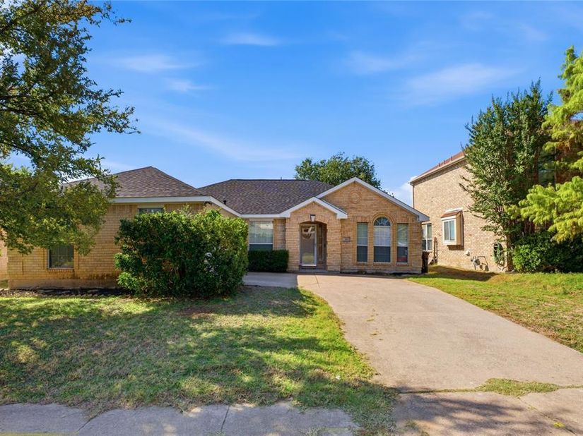 340  Mesquite Hill Drive , Arlington Texas 76002