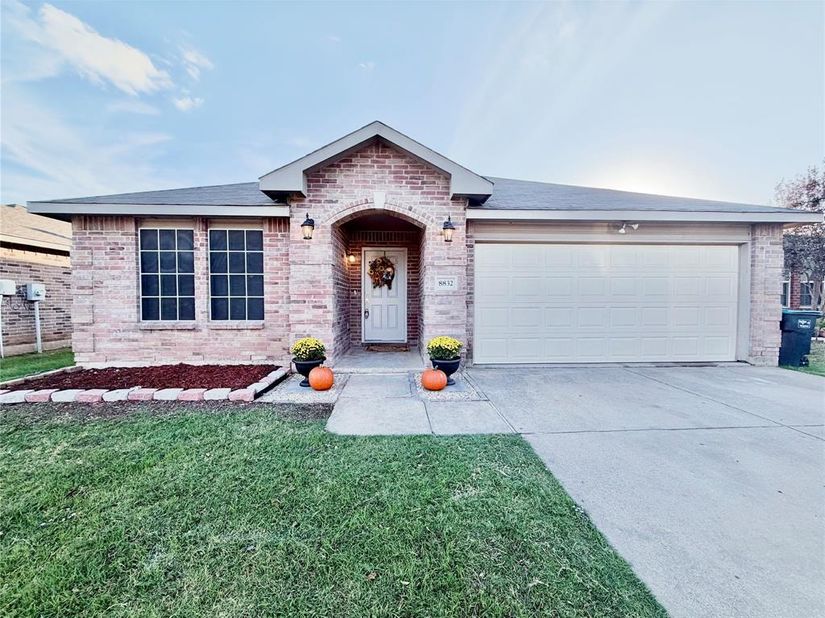 8832  Elk Creek Lane , Fort Worth Texas 76123
