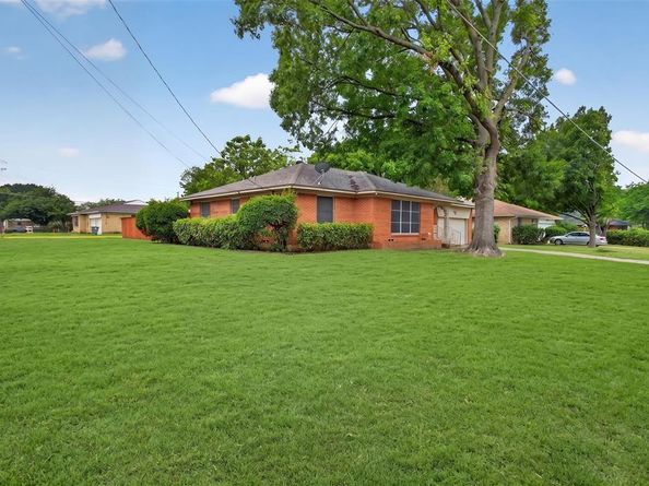 7132  Sorenson Circle , Dallas Texas 75227