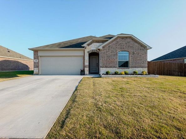 1221  Brazil Street , Azle Texas 76020