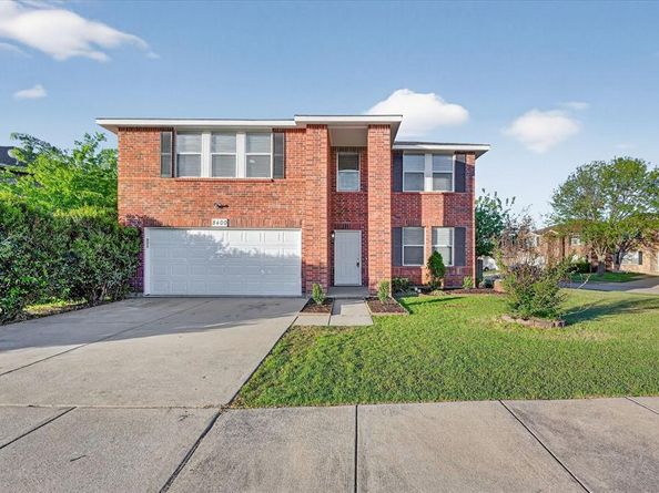8400  Vinetree Drive , Arlington Texas 76002