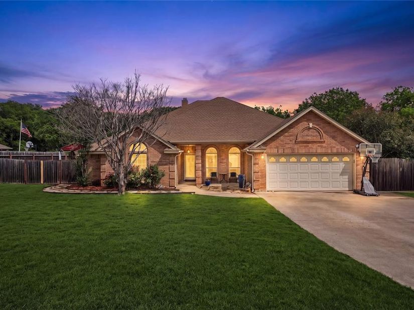 1557  Woodbee Court , Azle Texas 76020