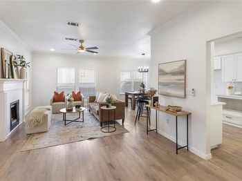 1911  Maplewood Trail 