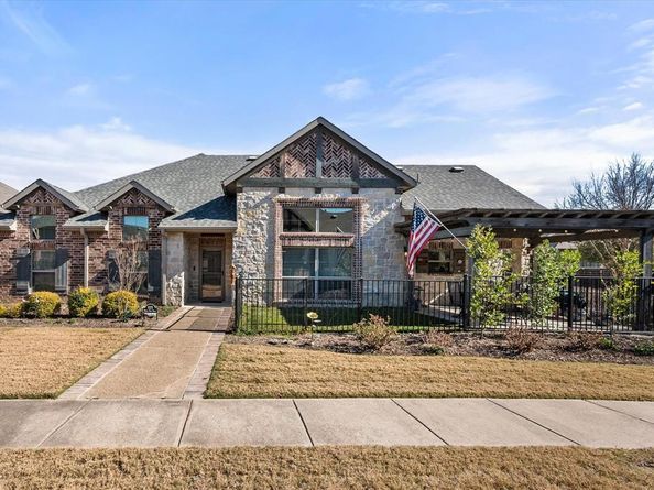 1025  Birds Fort Trail , Arlington Texas 76005