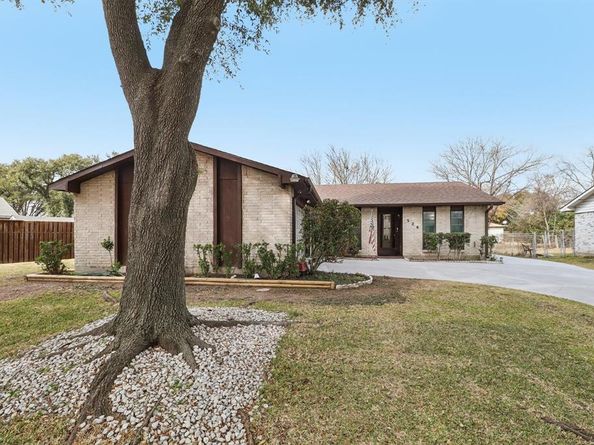 326 E Ferndale Lane , Grand Prairie Texas 75052