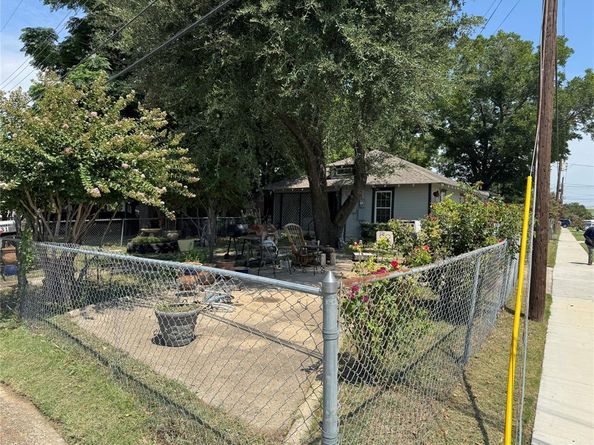 3831  Bernal  , Dallas Texas 75212