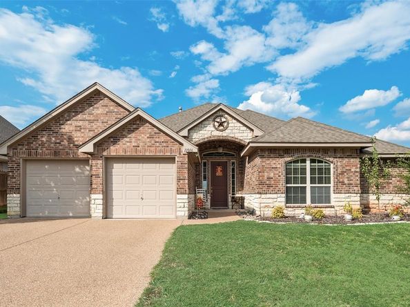 11016  Castle Oak Lane W, Fort Worth Texas 76108