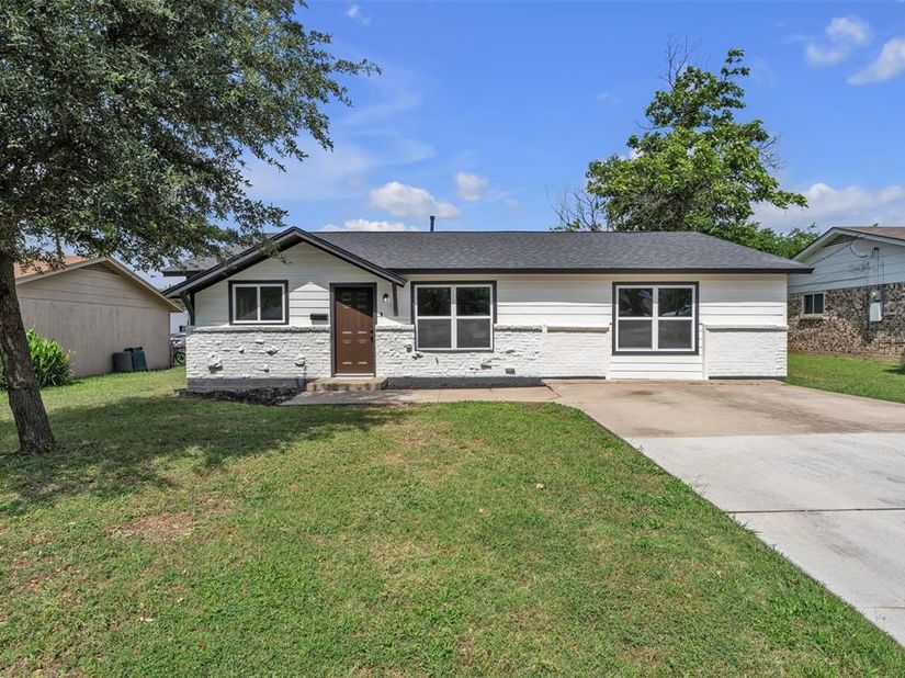 3265  Earle Drive , Haltom City Texas 76117