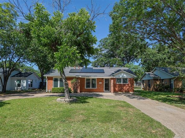 733  Thersa Drive , River Oaks Texas 76114