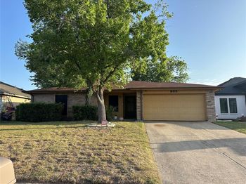 925  Woodcrest Drive 