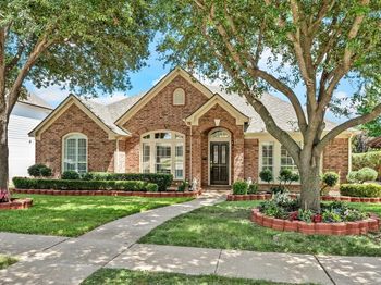 926  Creekbend Drive 