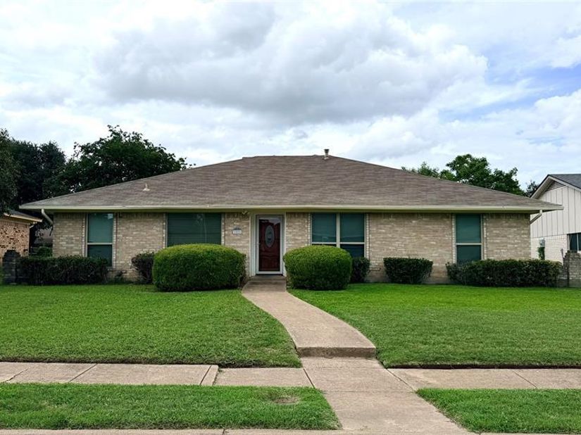 1521  Leicester Street , Garland Texas 75044