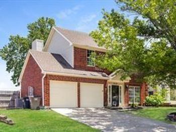 813  Lionel Way 