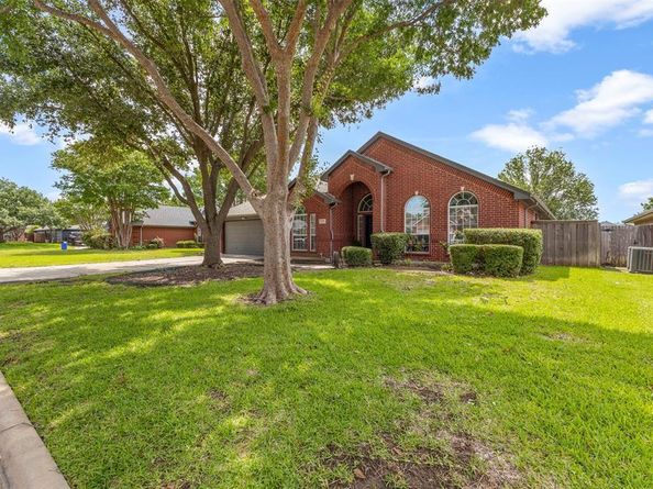 1520  Hampton Drive , Mansfield Texas 76063