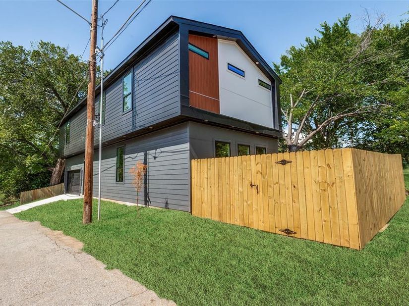 524  Tama Street , Dallas Texas 75203