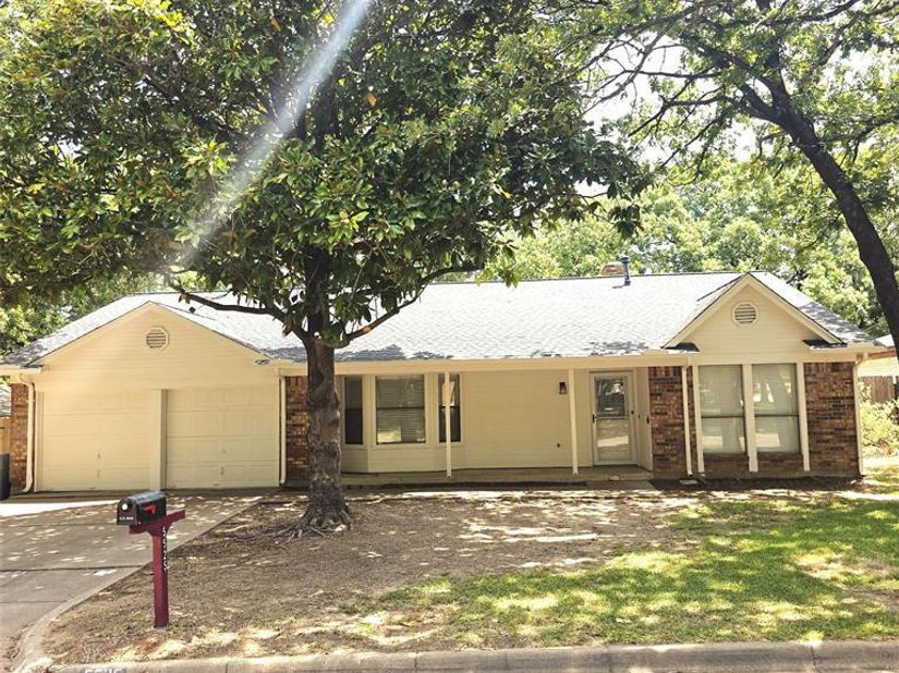 5525  Parliament Drive , Arlington Texas 76017
