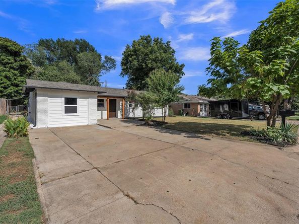 408  Simmons Drive , Hurst Texas 76053