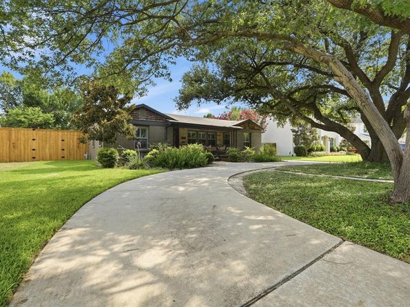 3637  Shelby Drive , Fort Worth Texas 76109