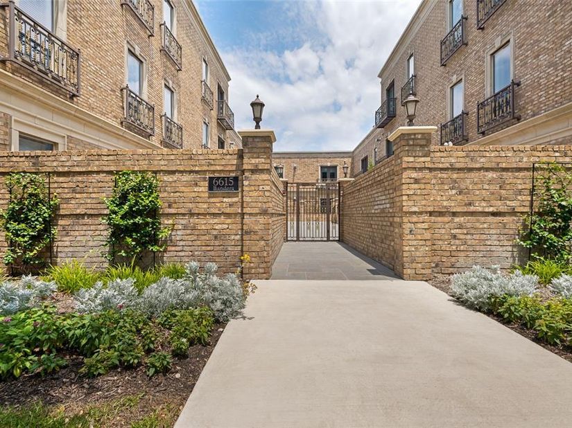 6615  Bandera Avenue  2A, Dallas Texas 75225