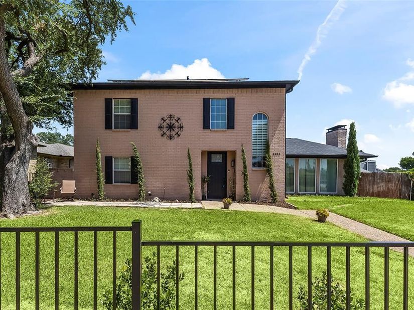 6033  Daven Oaks Drive , Dallas Texas 75248
