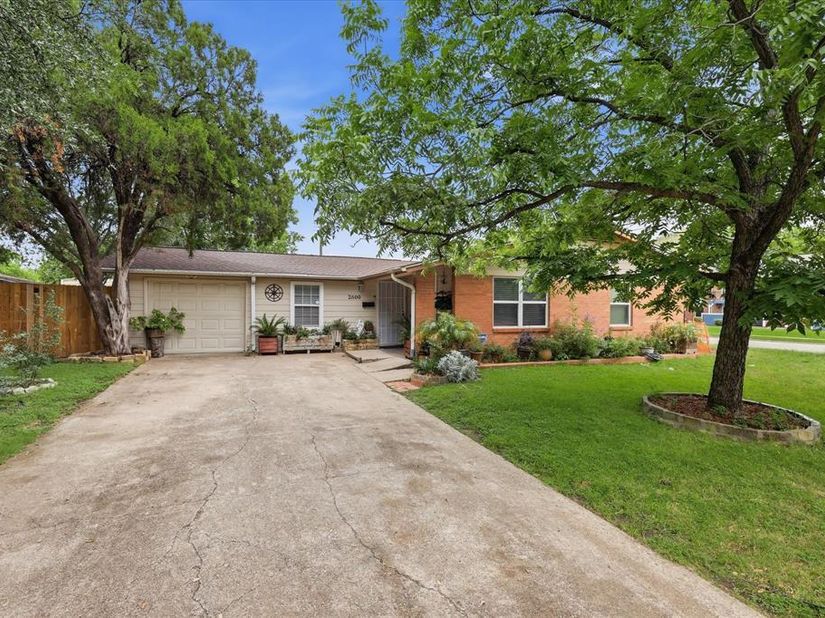 2800  Brockbank Drive , Irving Texas 75062