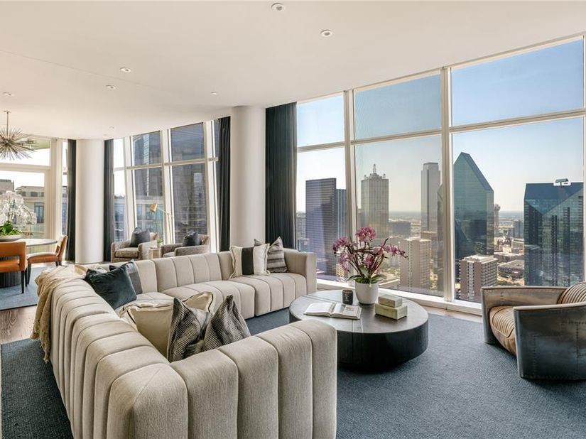 1918  Olive Street  3403, Dallas Texas 75201