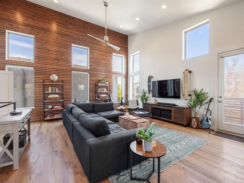2421 N Garrett Avenue  1, Dallas Texas 75206