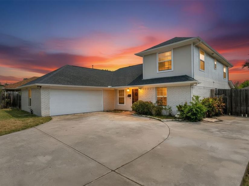 2124  Brentwood Lane , Carrollton Texas 75006