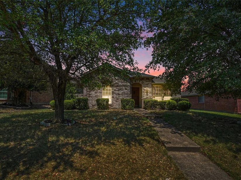 1333  Illinois Avenue , Lancaster Texas 75134