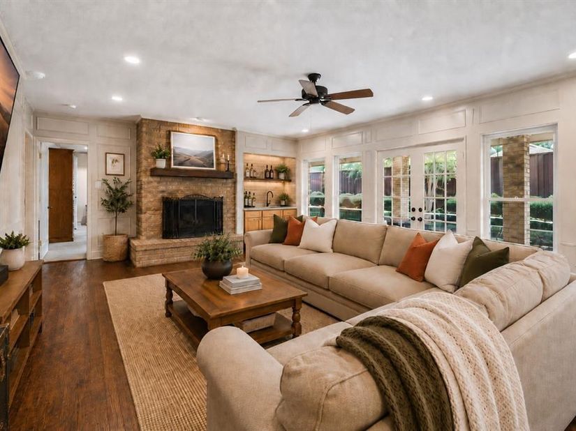 4008  Fairlakes Drive , Dallas Texas 75228
