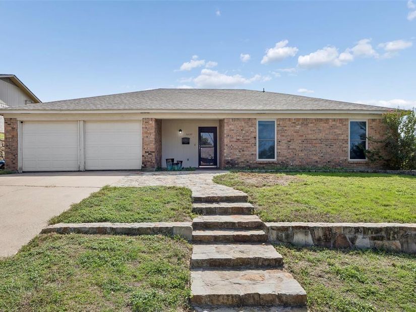 7837  Gaston Avenue , Fort Worth Texas 76116
