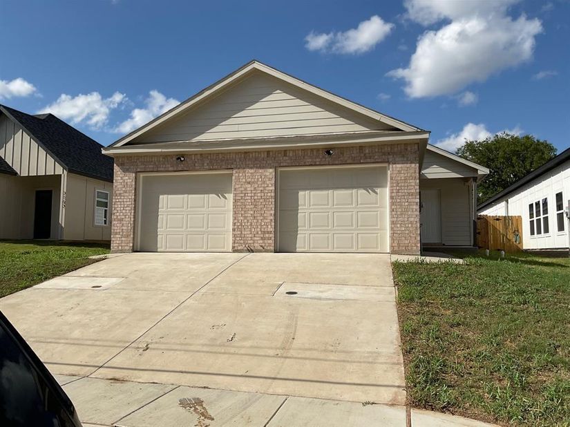 3167  Stag Road , Dallas Texas 75241
