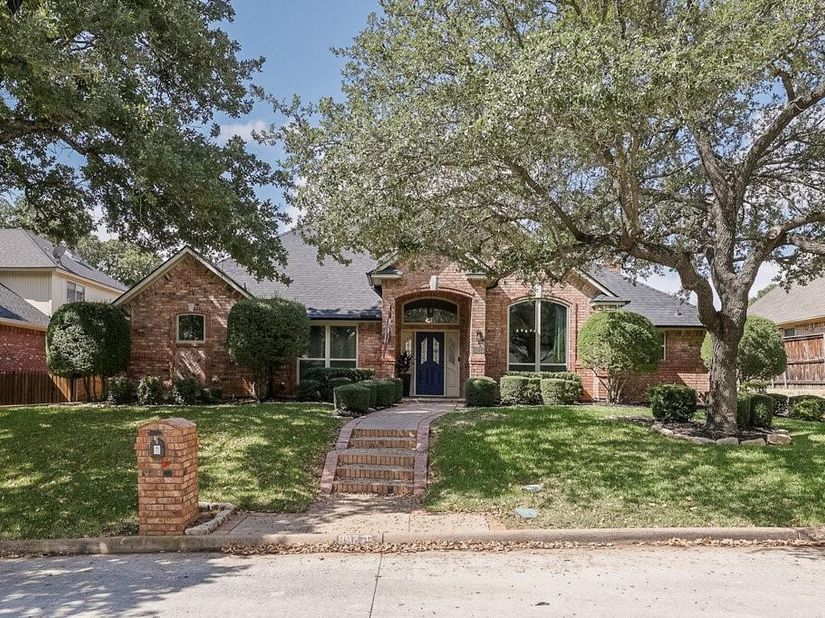 807  Muirfield Drive , Mansfield Texas 76063