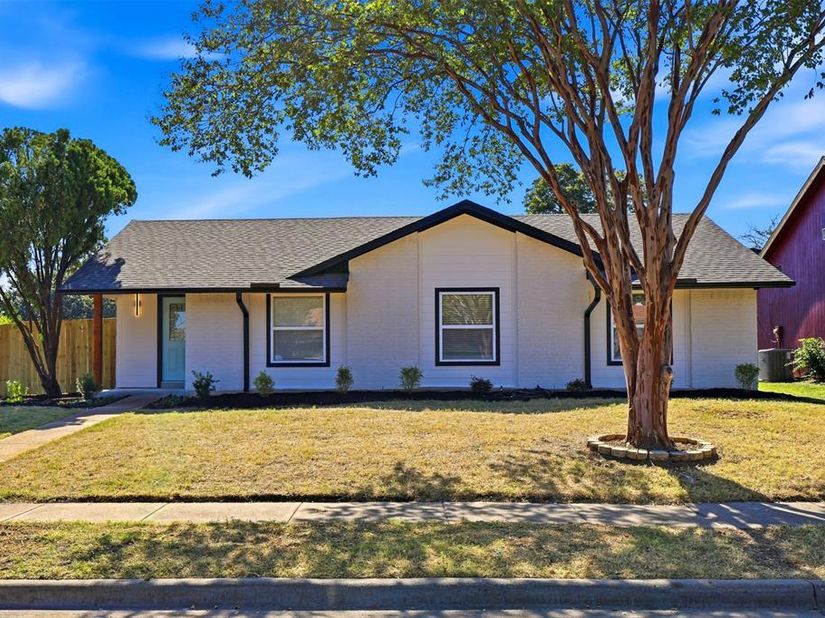 2902  Chisholm Trail , Garland Texas 75042