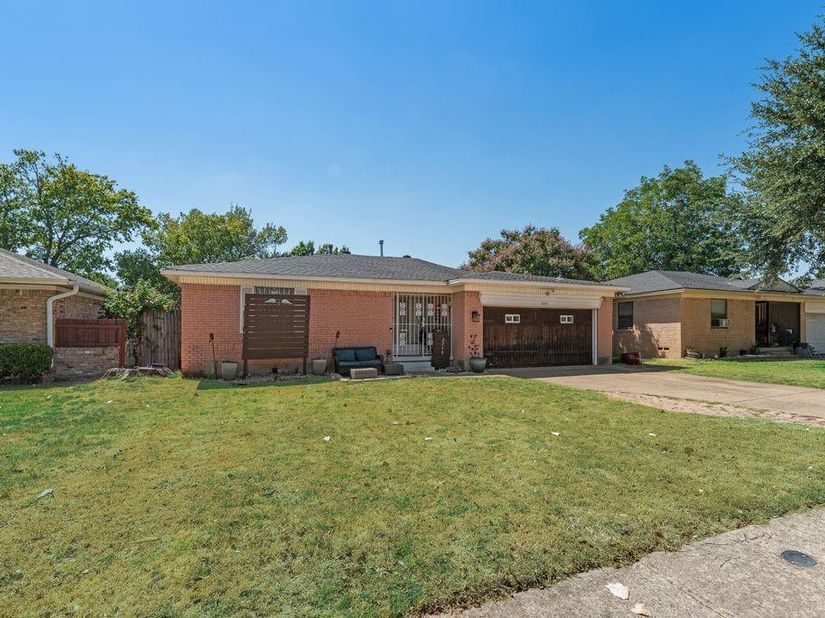 2219  McCutcheon Lane , Dallas Texas 75227