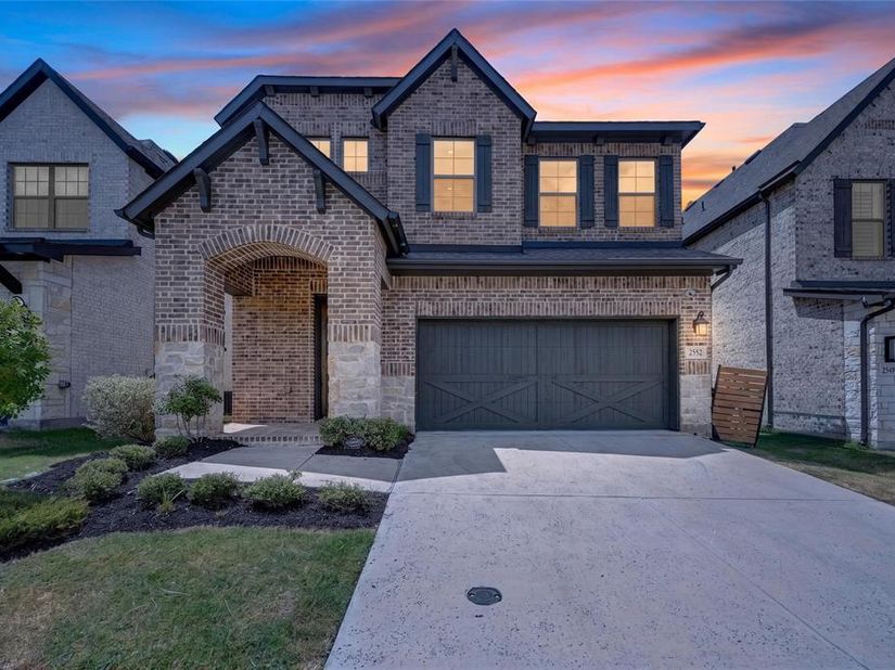 2552  Four Roses Drive , Lewisville Texas 75056