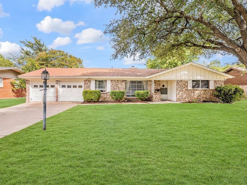 4001  Reagan Drive , Fort Worth Texas 76116