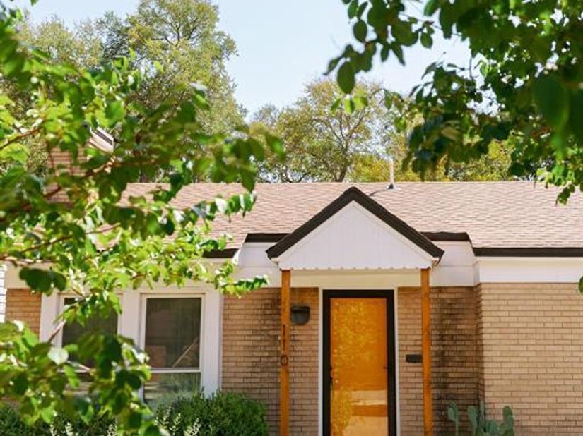 110 N Briscoe Boulevard , Dallas Texas 75211