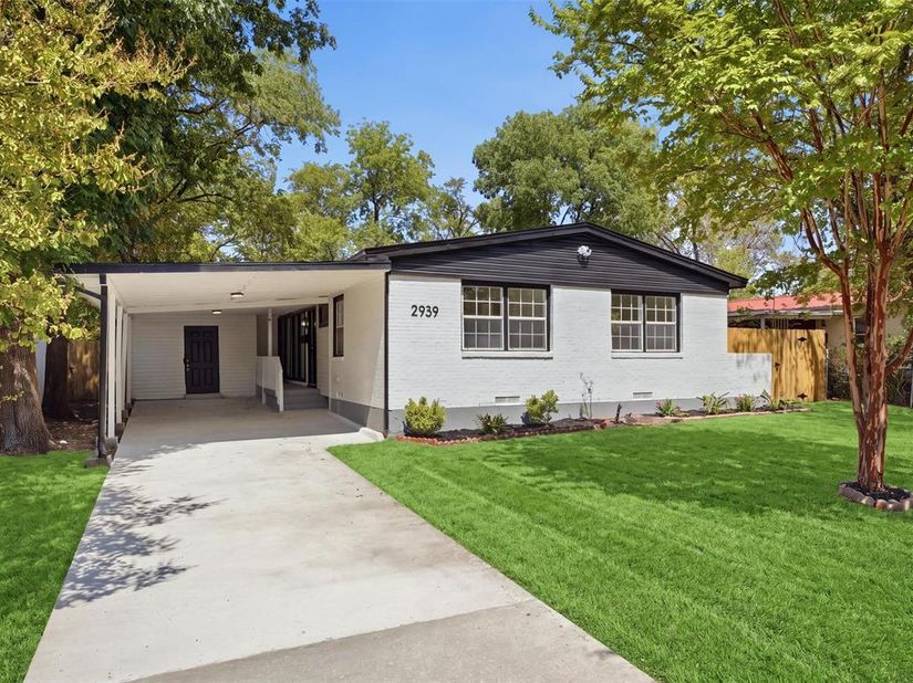 2939  Hillglenn Road , Dallas Texas 75228