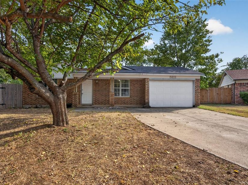 5211  Hideaway Court , Arlington Texas 76017